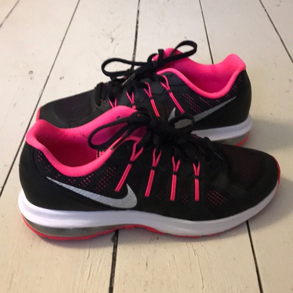 Hot pink black and white nike - Picture 2 of 4